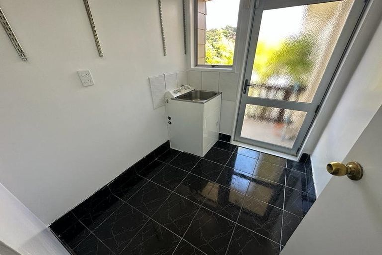 Photo of property in 15 Leo Street, Glen Eden, Auckland, 0602