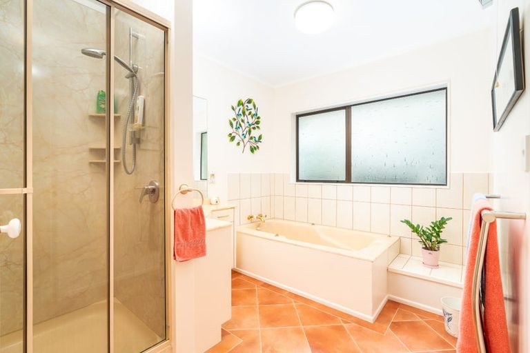 Photo of property in 2 Lavinia Grove, Waikanae Beach, Waikanae, 5036