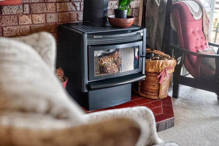 Photo of property in 22 Widmore Drive, Massey, Auckland, 0614