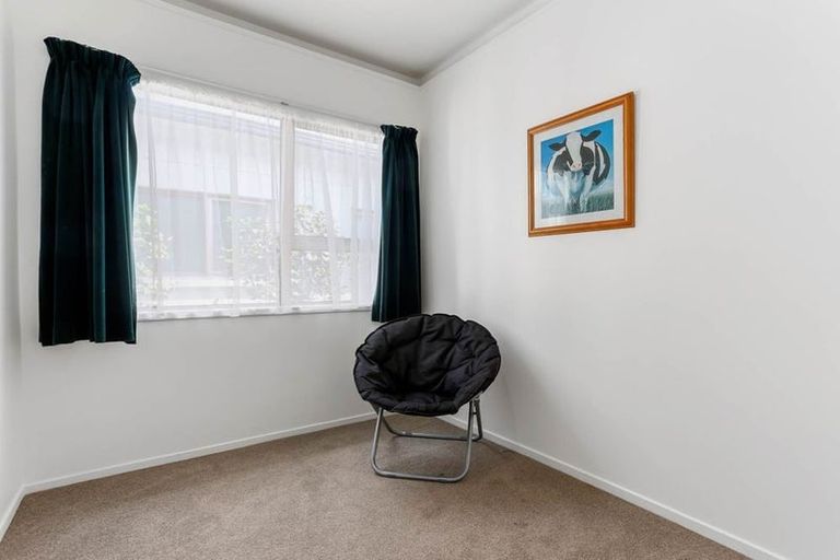 Photo of property in 2/54 Mayfair Crescent, Mairangi Bay, Auckland, 0630
