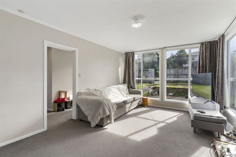 Photo of property in 1/22 Edgeworth Road, Glenfield, Auckland, 0629