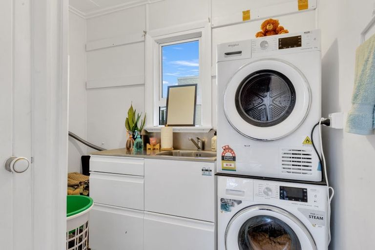 Photo of property in 391 Carrington Street, Upper Vogeltown, New Plymouth, 4310