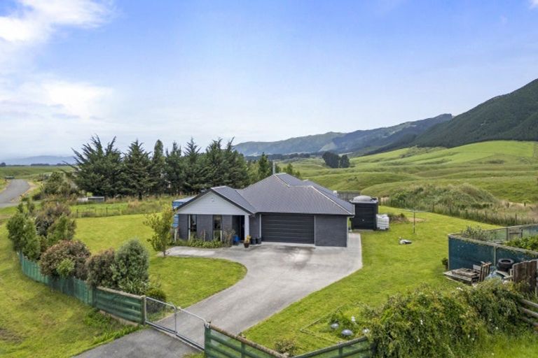 Photo of property in 12 Highland View Drive, Tokomaru, Palmerston North, 4474