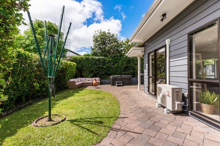 Photo of property in 2/13 Pinewood Grove, Botany Downs, Auckland, 2010