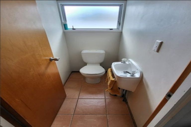 Photo of property in 7 Palmetto Place, Goodwood Heights, Auckland, 2105