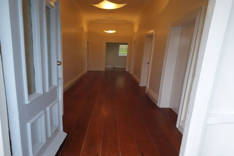 Photo of property in 47 Fairview Crescent, Kelburn, Wellington, 6012