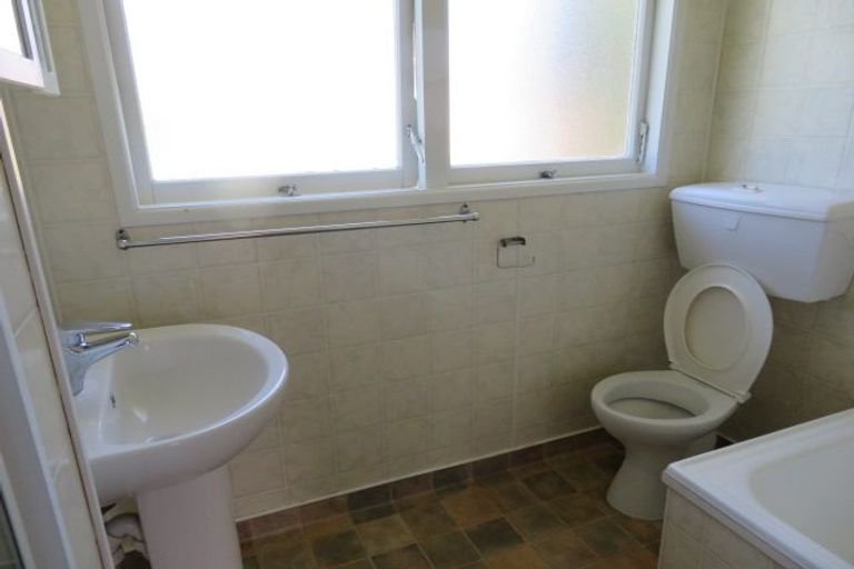 Photo of property in 2/39 Buckingham Crescent, Manukau, Auckland, 2025