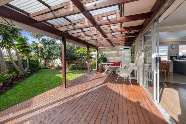 Photo of property in 2/25 Lyren Place, Half Moon Bay, Auckland, 2012