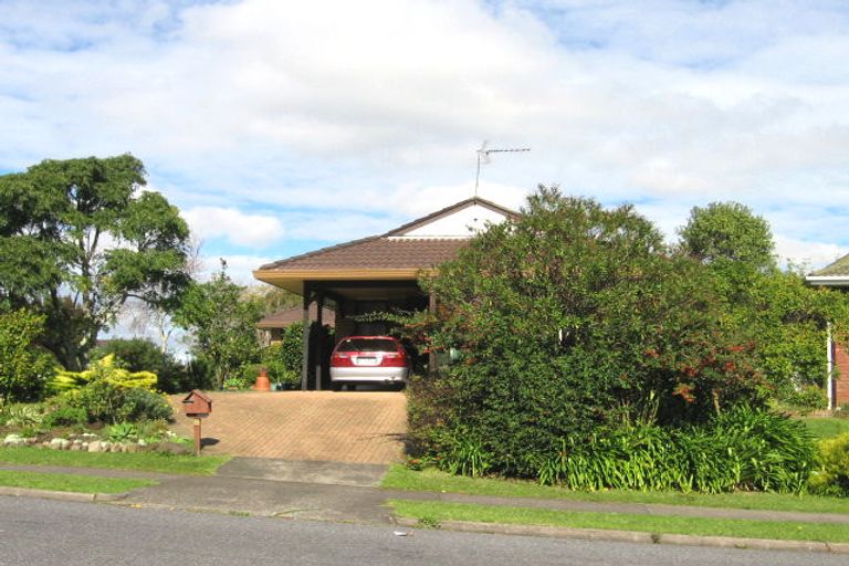 Photo of property in 2/6 Loloma Drive, Half Moon Bay, Auckland, 2012
