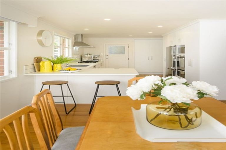 Photo of property in 16 Kapiti Place, Awapuni, Palmerston North, 4412