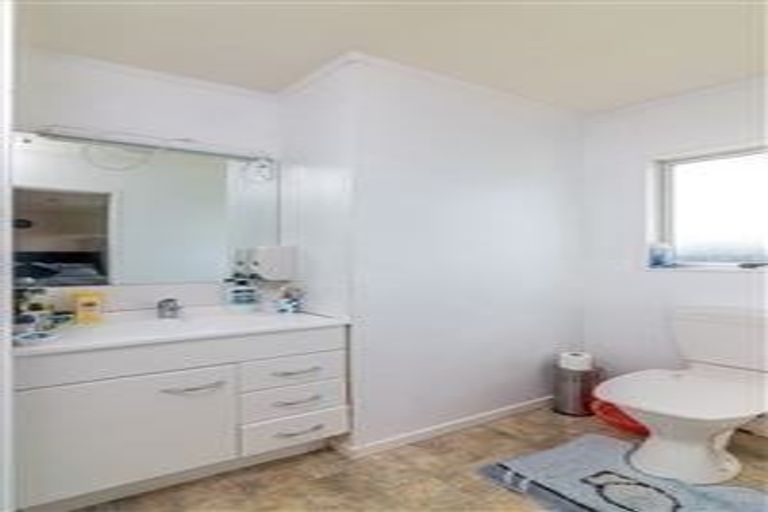 Photo of property in 8 Lewis Street, Blockhouse Bay, Auckland, 0600