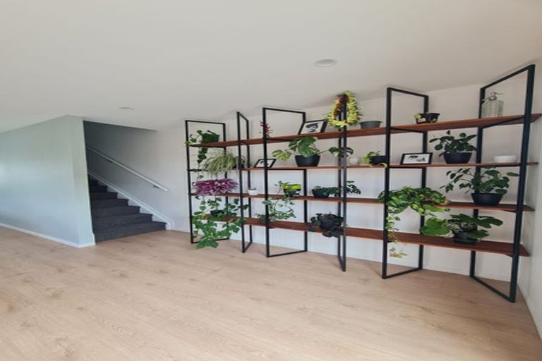 Photo of property in 5 Falcon Crescent, Hobsonville, Auckland, 0618