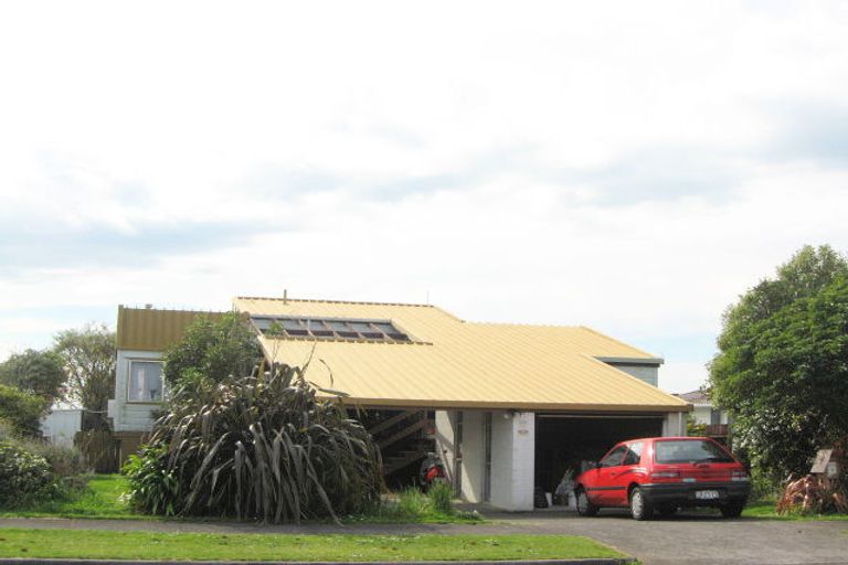 Photo of property in 18 Wesley Avenue, Frankleigh Park, New Plymouth, 4310