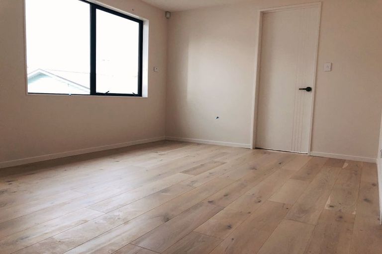 Photo of property in 33a Roberts Avenue, Bayswater, Auckland, 0622