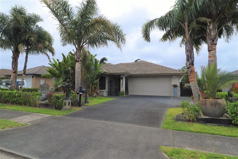 Photo of property in 36 Stranraer Crescent, Wattle Downs, Auckland, 2103