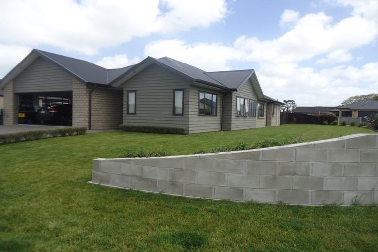 Photo of property in 31 Harbour Crest Drive, Waiuku, 2123