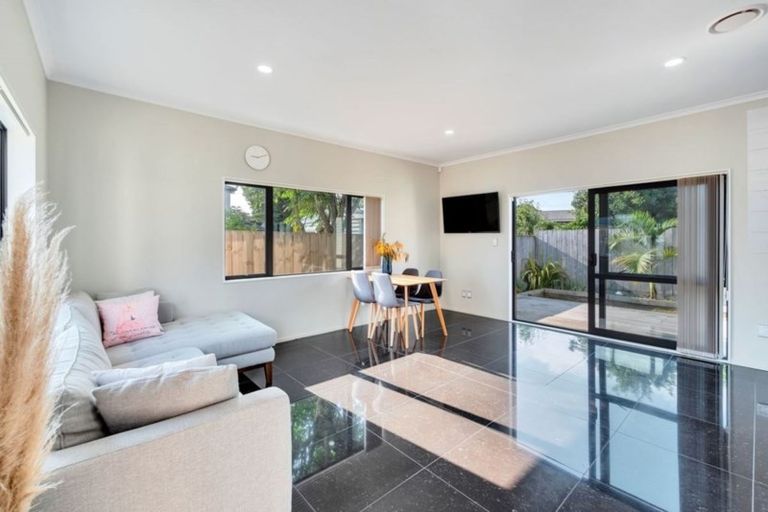 Photo of property in 3a Edwards Avenue, Henderson, Auckland, 0610