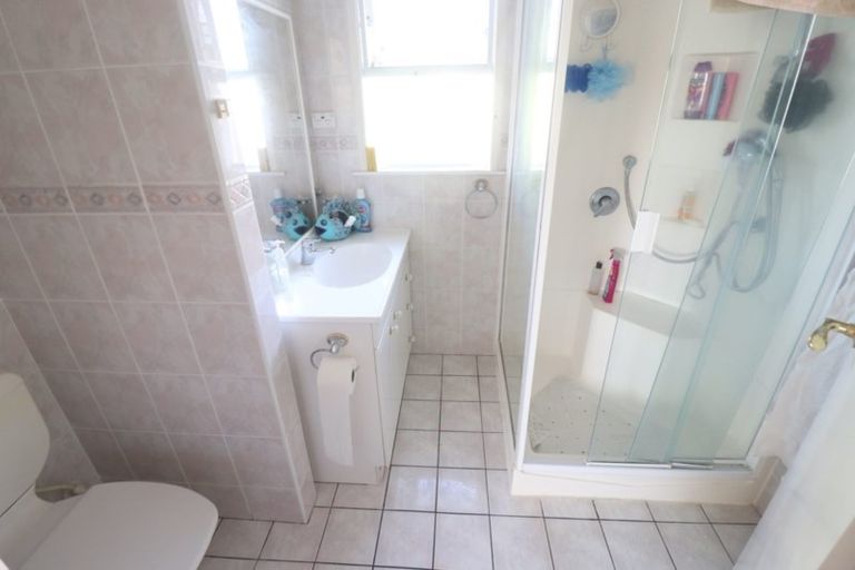 Photo of property in 1 Ngatoa Place, Glenfield, Auckland, 0629