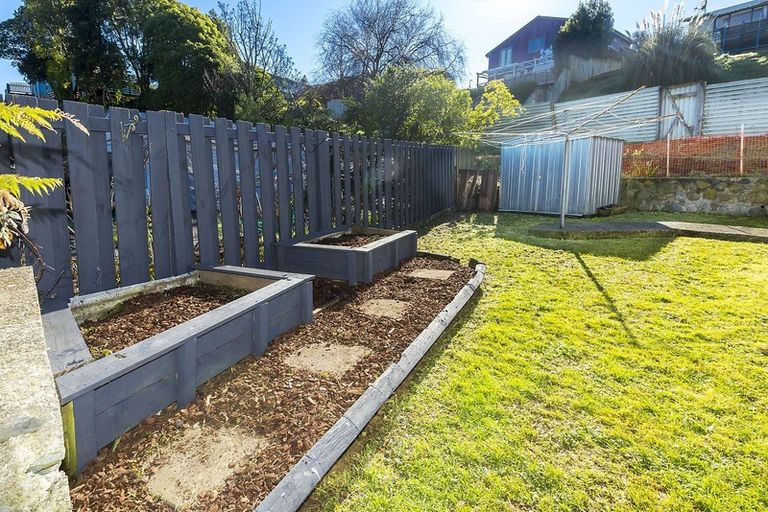 Photo of property in 39 Vista Crescent, Maoribank, Upper Hutt, 5018