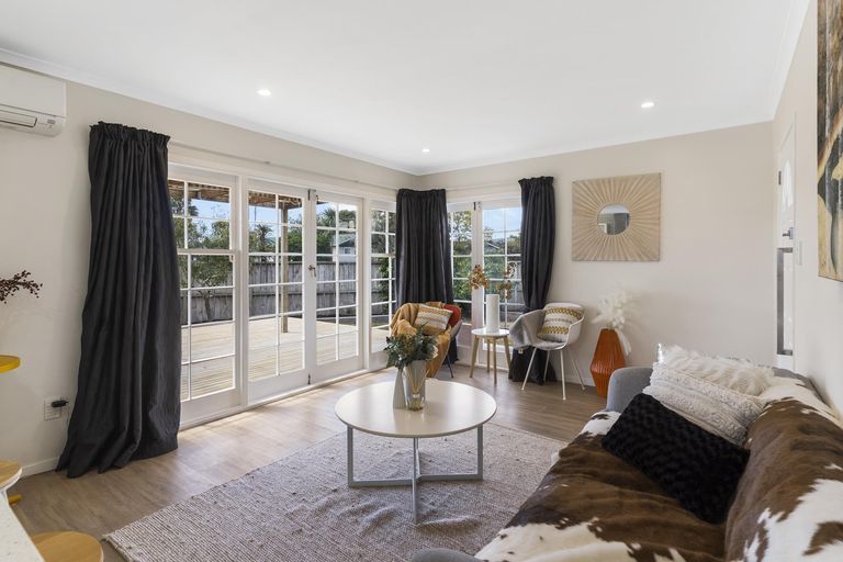 Photo of property in 1/1 Cooper Place, Papakura, 2110