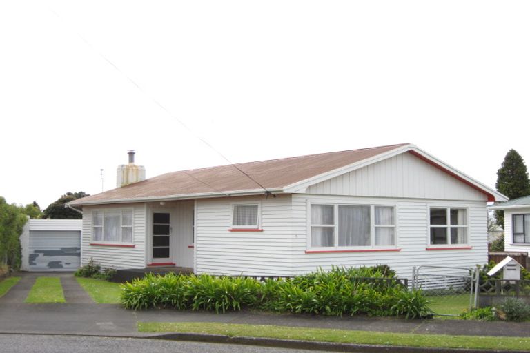 Photo of property in 8 Margaret Place, Merrilands, New Plymouth, 4312