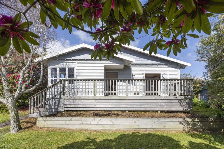 Photo of property in 2 Chilman Street, Strandon, New Plymouth, 4312