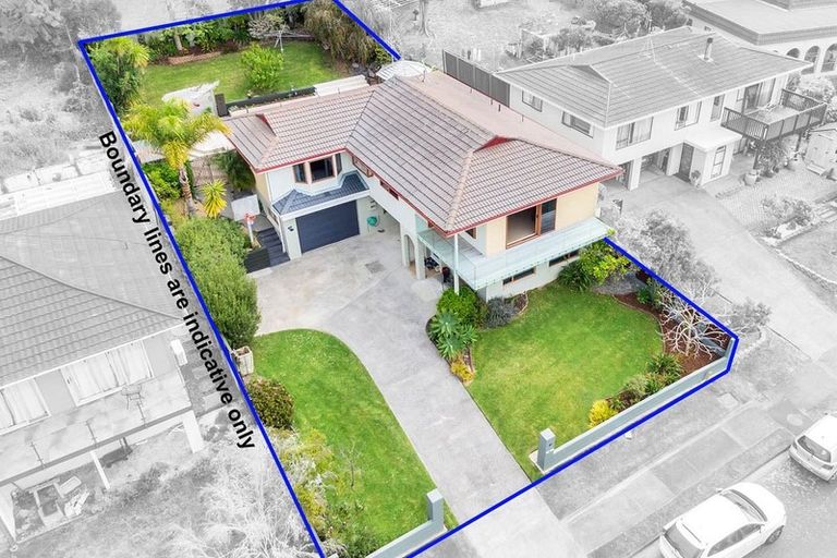 Photo of property in 11 Robin Lane, Browns Bay, Auckland, 0630