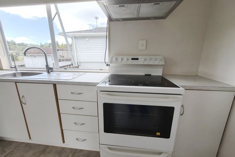 Photo of property in 1/127 Spinella Drive, Bayview, Auckland, 0629