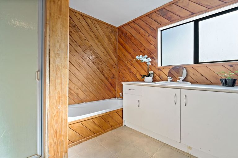 Photo of property in 13a Torkar Road, Clarks Beach, 2122