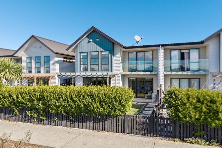 Photo of property in 21 Irving Place, Hobsonville, Auckland, 0616