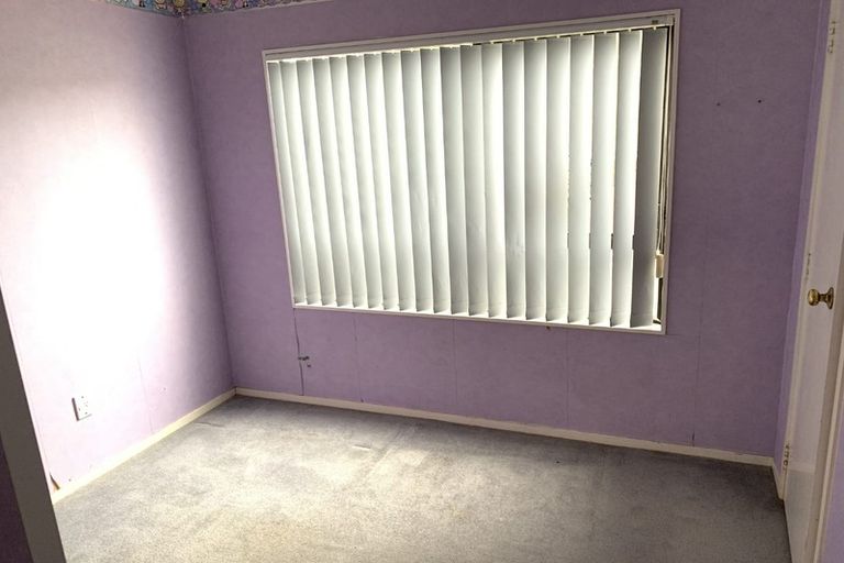 Photo of property in 17 Glennandrew Drive, Half Moon Bay, Auckland, 2012