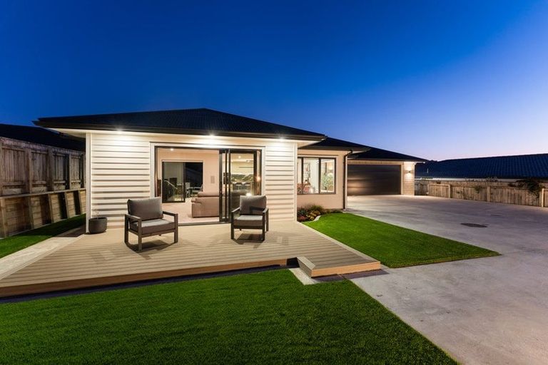 Photo of property in 5 Datum Way, Paraparaumu, 5032