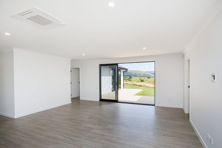 Photo of property in 132 Kingsdale Park Drive, Aokautere, Palmerston North, 4471