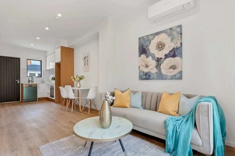 Photo of property in 35 Martin Road, Manurewa, Auckland, 2102