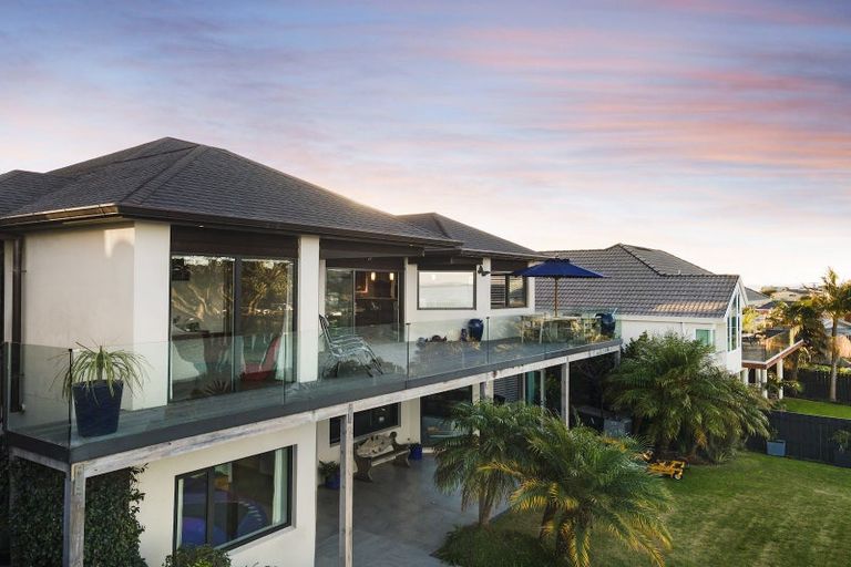 Photo of property in 93 Tiri Road, Tindalls Beach, Whangaparaoa, 0930