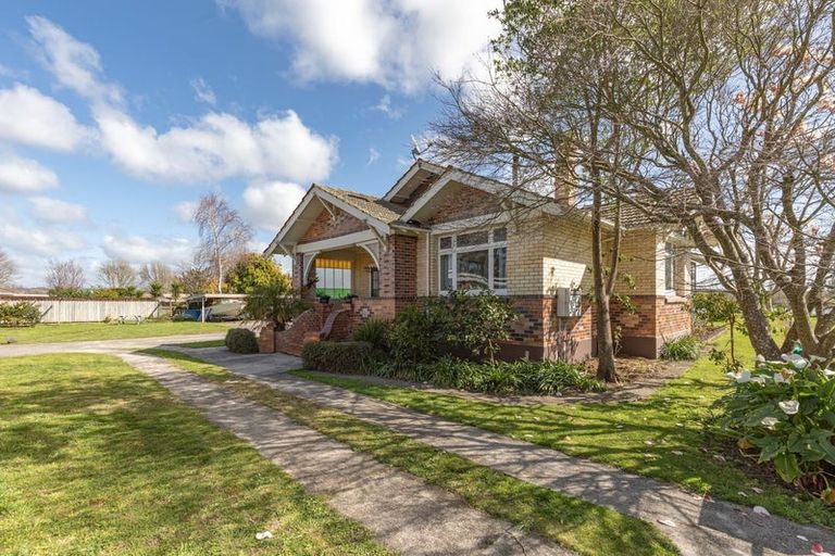 Photo of property in 122 Great South Road, Huntly, 3700