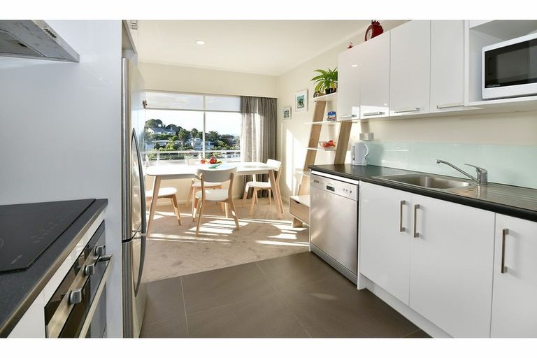Photo of property in 18a Tower Hill, Stanmore Bay, Whangaparaoa, 0930