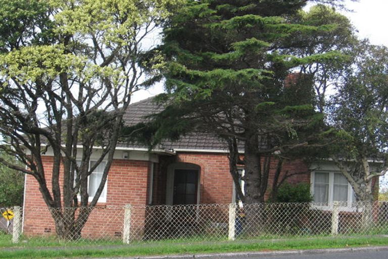 Photo of property in 1/46 West Coast Road, Glen Eden, Auckland, 0602