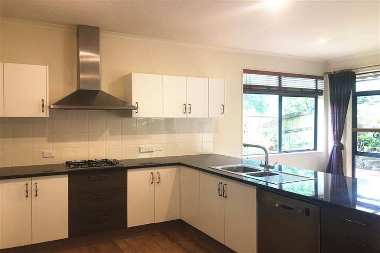 Photo of property in 17 Medallion Drive, Oteha, Auckland, 0632