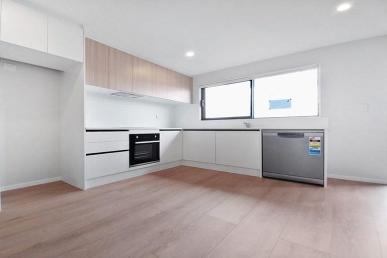 Photo of property in 22 Huri Street, Mangere Bridge, Auckland, 2022