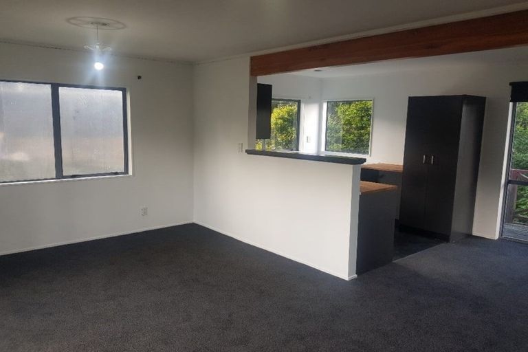 Photo of property in 1/22 Valecrest Place, Bayview, Auckland, 0629