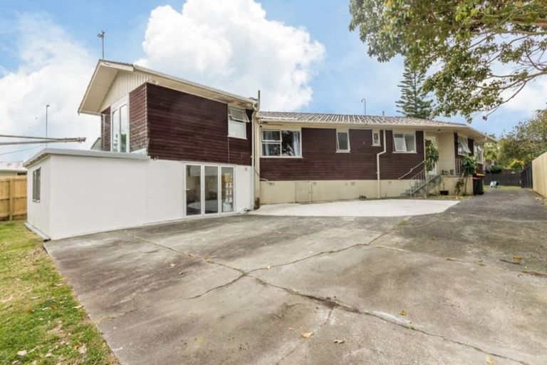 Photo of property in 78 Lantana Road, Green Bay, Auckland, 0604