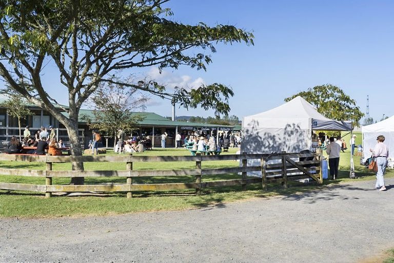 Photo of property in 10 Arahi Road, Clevedon, 2582