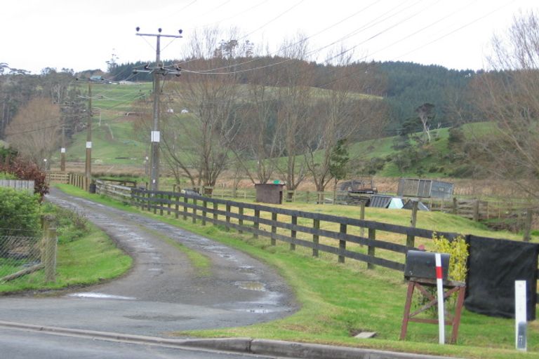 Photo of property in 66 Awaroa Road, Helensville, 0800