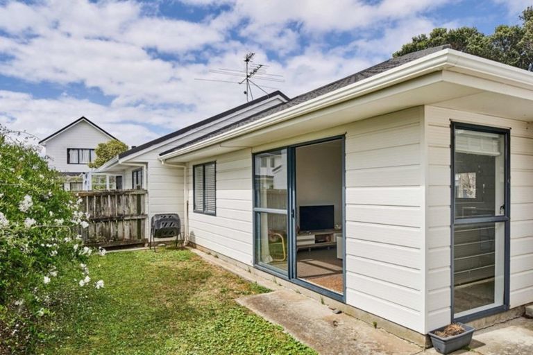 Photo of property in 2/26 Mason Street, Moera, Lower Hutt, 5010
