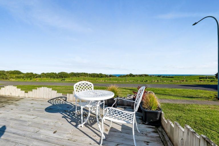 Photo of property in 11 Hector Place, Opunake, 4616