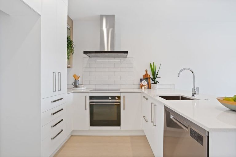 Photo of property in 8 Juniper Drive, Rosehill, Papakura, 2113