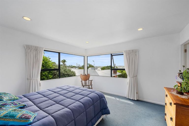 Photo of property in 2/95 Sylvan Avenue, Northcote, Auckland, 0627