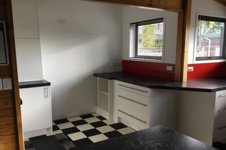 Photo of property in 32 Comeskey Grove, Elderslea, Upper Hutt, 5018