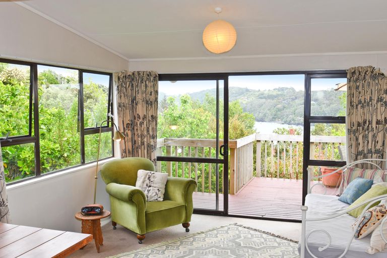 Photo of property in 17 Hillside Crescent, Leigh, 0985